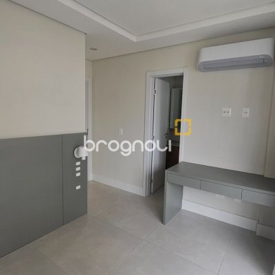 Apartamento com 62m², 2 quartos (sendo 1 suíte), 1 garagem, no bairro Centro em Florianópolis