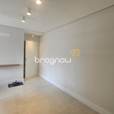 Apartamento com 62m², 2 quartos (sendo 1 suíte), 1 garagem, no bairro Centro em Florianópolis