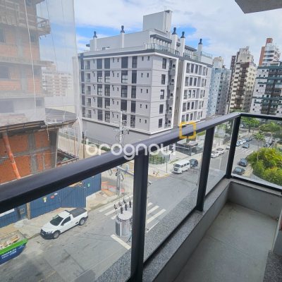 Apartamento com 62m², 2 quartos (sendo 1 suíte), 1 garagem, no bairro Centro em Florianópolis