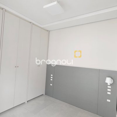 Apartamento com 62m², 2 quartos (sendo 1 suíte), 1 garagem, no bairro Centro em Florianópolis