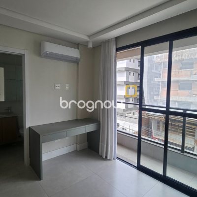 Apartamento com 62m², 2 quartos (sendo 1 suíte), 1 garagem, no bairro Centro em Florianópolis