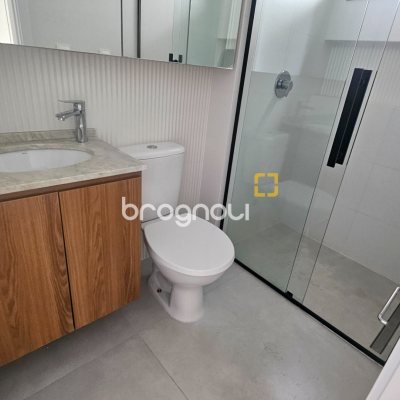 Apartamento com 62m², 2 quartos (sendo 1 suíte), 1 garagem, no bairro Centro em Florianópolis