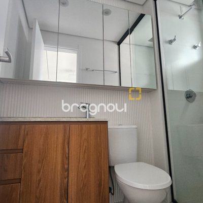 Apartamento com 62m², 2 quartos (sendo 1 suíte), 1 garagem, no bairro Centro em Florianópolis