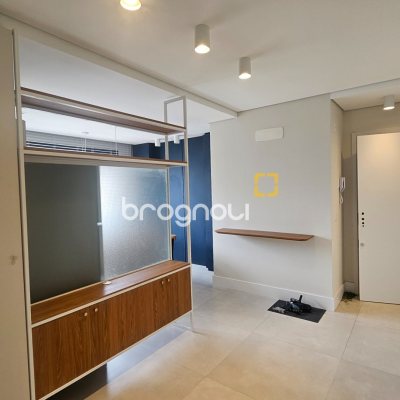 Apartamento com 62m², 2 quartos (sendo 1 suíte), 1 garagem, no bairro Centro em Florianópolis
