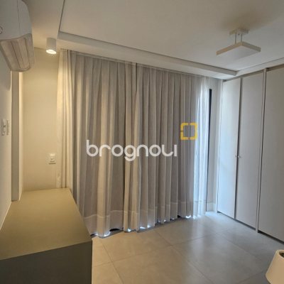 Apartamento com 62m², 2 quartos (sendo 1 suíte), 1 garagem, no bairro Centro em Florianópolis
