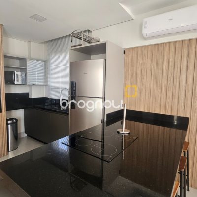 Apartamento com 62m², 2 quartos (sendo 1 suíte), 1 garagem, no bairro Centro em Florianópolis