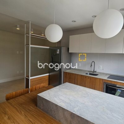 Apartamento com 62m², 2 quartos (sendo 1 suíte), 1 garagem, no bairro Centro em Florianópolis