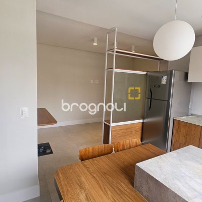 Apartamento com 62m², 2 quartos (sendo 1 suíte), 1 garagem, no bairro Centro em Florianópolis