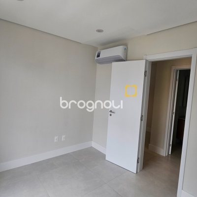 Apartamento com 62m², 2 quartos (sendo 1 suíte), 1 garagem, no bairro Centro em Florianópolis