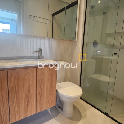 Apartamento com 62m², 2 quartos (sendo 1 suíte), 1 garagem, no bairro Centro em Florianópolis