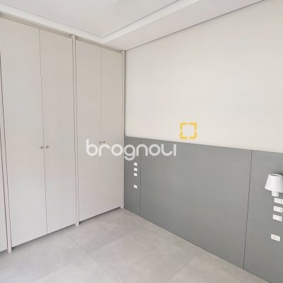 Apartamento com 62m², 2 quartos (sendo 1 suíte), 1 garagem, no bairro Centro em Florianópolis