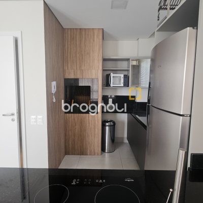 Apartamento com 62m², 2 quartos (sendo 1 suíte), 1 garagem, no bairro Centro em Florianópolis