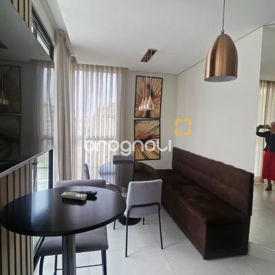 Apartamento com 62m², 2 quartos (sendo 1 suíte), 1 garagem, no bairro Centro em Florianópolis