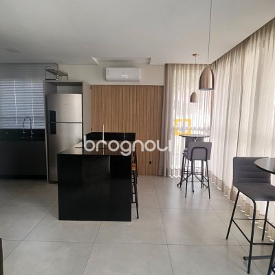 Apartamento com 62m², 2 quartos (sendo 1 suíte), 1 garagem, no bairro Centro em Florianópolis