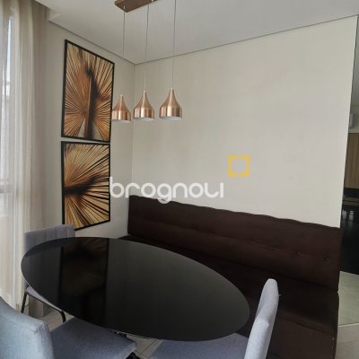 Apartamento com 62m², 2 quartos (sendo 1 suíte), 1 garagem, no bairro Centro em Florianópolis
