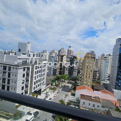 Apartamento com 62m², 2 quartos (sendo 1 suíte), 1 garagem, no bairro Centro em Florianópolis