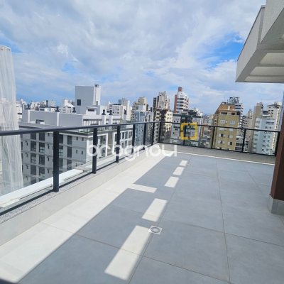 Apartamento com 62m², 2 quartos (sendo 1 suíte), 1 garagem, no bairro Centro em Florianópolis