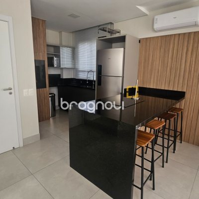 Apartamento com 62m², 2 quartos (sendo 1 suíte), 1 garagem, no bairro Centro em Florianópolis