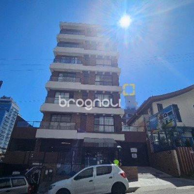 Apartamento com 62m², 2 quartos (sendo 1 suíte), 1 garagem, no bairro Centro em Florianópolis