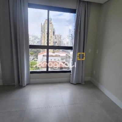 Apartamento com 62m², 2 quartos (sendo 1 suíte), 1 garagem, no bairro Centro em Florianópolis