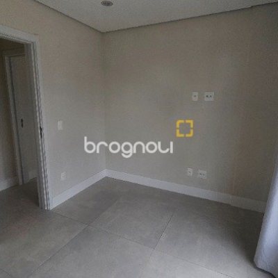 Apartamento com 62m², 2 quartos (sendo 1 suíte), 1 garagem, no bairro Centro em Florianópolis