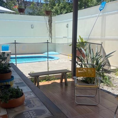 Casa com 120m², 3 quartos (sendo 1 suíte), 3 garagens, no bairro São João do Rio Vermelho em Florianópolis