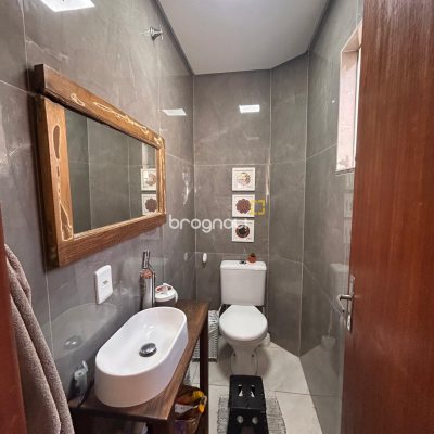 Casa com 120m², 3 quartos (sendo 1 suíte), 3 garagens, no bairro São João do Rio Vermelho em Florianópolis