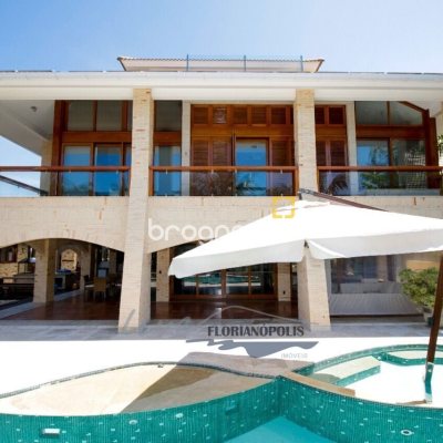 Casa com 900m², 5 quartos (sendo 5 suítes), 2 garagens, no bairro Jurerê Internacional em Florianópolis