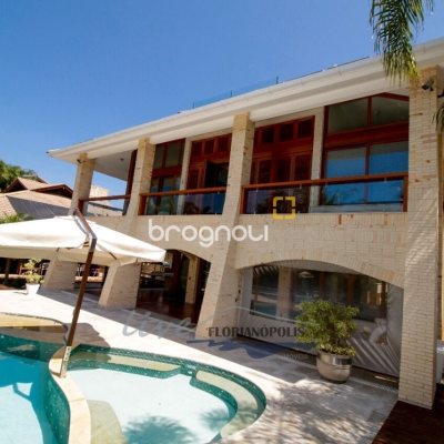 Casa com 900m², 5 quartos (sendo 5 suítes), 2 garagens, no bairro Jurerê Internacional em Florianópolis