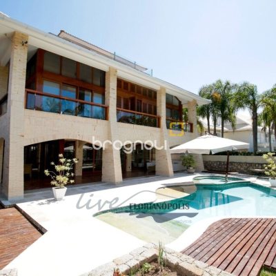 Casa com 900m², 5 quartos (sendo 5 suítes), 2 garagens, no bairro Jurerê Internacional em Florianópolis