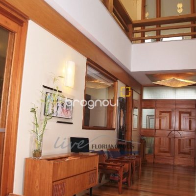 Casa com 900m², 5 quartos (sendo 5 suítes), 2 garagens, no bairro Jurerê Internacional em Florianópolis