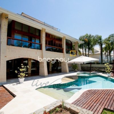 Casa com 900m², 5 quartos (sendo 5 suítes), 2 garagens, no bairro Jurerê Internacional em Florianópolis