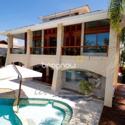 Casa com 900m², 5 quartos (sendo 5 suítes), 2 garagens, no bairro Jurerê Internacional em Florianópolis