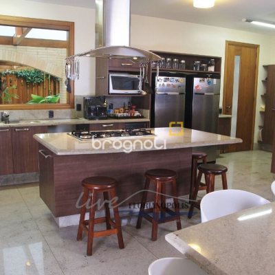 Casa com 900m², 5 quartos (sendo 5 suítes), 2 garagens, no bairro Jurerê Internacional em Florianópolis
