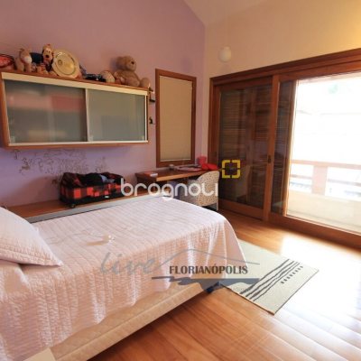 Casa com 900m², 5 quartos (sendo 5 suítes), 2 garagens, no bairro Jurerê Internacional em Florianópolis