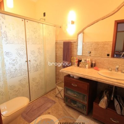 Casa com 900m², 5 quartos (sendo 5 suítes), 2 garagens, no bairro Jurerê Internacional em Florianópolis