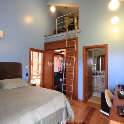 Casa com 900m², 5 quartos (sendo 5 suítes), 2 garagens, no bairro Jurerê Internacional em Florianópolis
