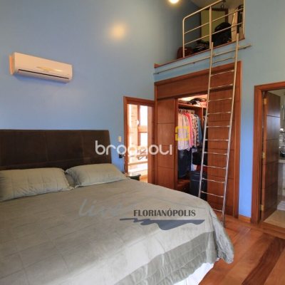 Casa com 900m², 5 quartos (sendo 5 suítes), 2 garagens, no bairro Jurerê Internacional em Florianópolis
