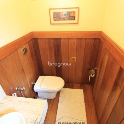 Casa com 900m², 5 quartos (sendo 5 suítes), 2 garagens, no bairro Jurerê Internacional em Florianópolis