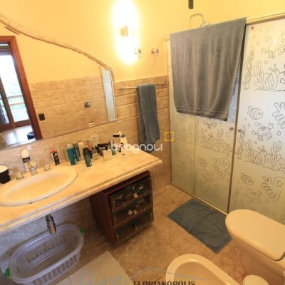 Casa com 900m², 5 quartos (sendo 5 suítes), 2 garagens, no bairro Jurerê Internacional em Florianópolis