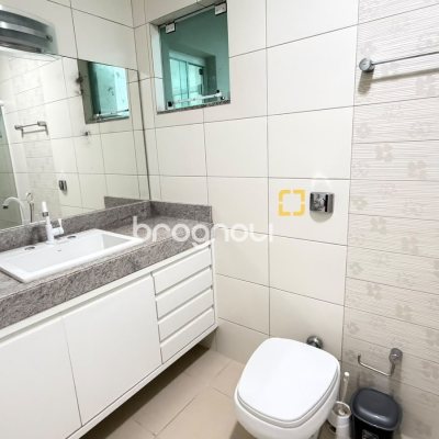 Casa com 185m², 5 quartos (sendo 3 suítes), 4 garagens, no bairro Canasvieiras em Florianópolis