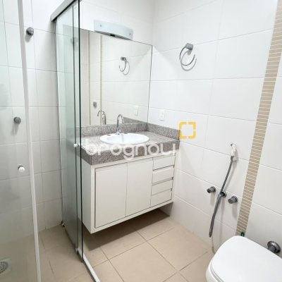 Casa com 185m², 5 quartos (sendo 3 suítes), 4 garagens, no bairro Canasvieiras em Florianópolis