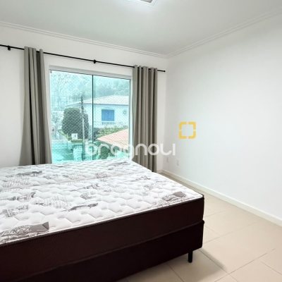 Casa com 185m², 5 quartos (sendo 3 suítes), 4 garagens, no bairro Canasvieiras em Florianópolis