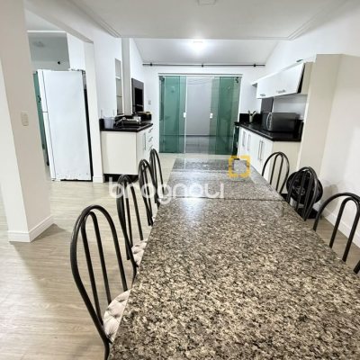 Casa com 185m², 5 quartos (sendo 3 suítes), 4 garagens, no bairro Canasvieiras em Florianópolis