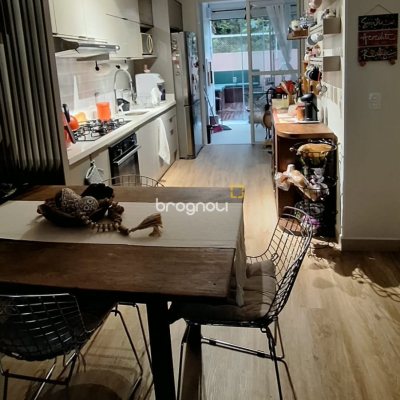 Casa com 114m², 3 quartos (sendo 1 suíte), 2 garagens, no bairro Canasvieiras em Florianópolis