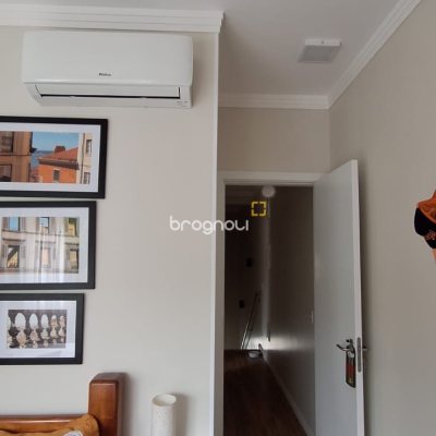 Casa com 114m², 3 quartos (sendo 1 suíte), 2 garagens, no bairro Canasvieiras em Florianópolis