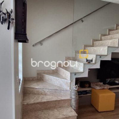 Casa com 114m², 3 quartos (sendo 1 suíte), 2 garagens, no bairro Canasvieiras em Florianópolis