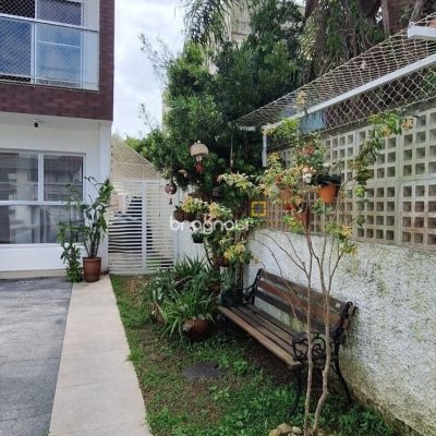 Casa com 114m², 3 quartos (sendo 1 suíte), 2 garagens, no bairro Canasvieiras em Florianópolis