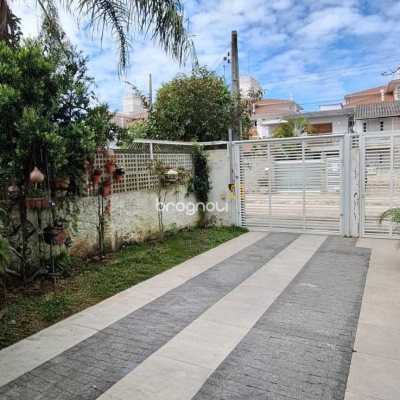 Casa com 114m², 3 quartos (sendo 1 suíte), 2 garagens, no bairro Canasvieiras em Florianópolis
