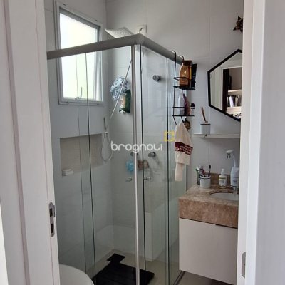 Casa com 114m², 3 quartos (sendo 1 suíte), 2 garagens, no bairro Canasvieiras em Florianópolis